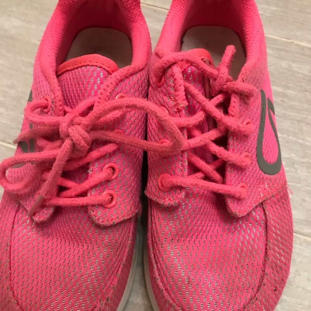 Girls sneakers
